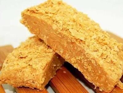 開封傳統(tǒng)美味 酥脆香甜的紅糖花生糕